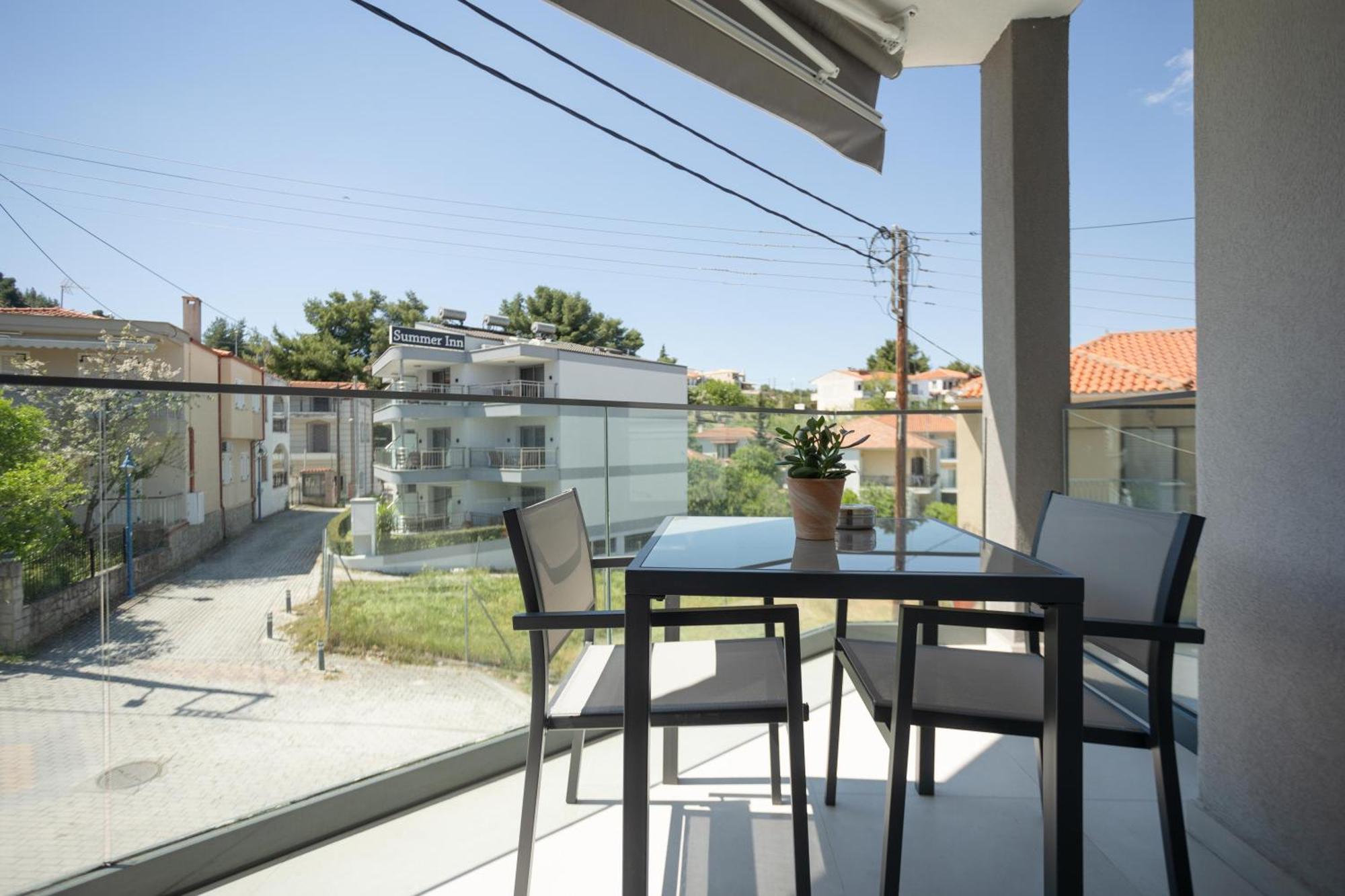 Avgerinos Apartments Polychrono Bagian luar foto