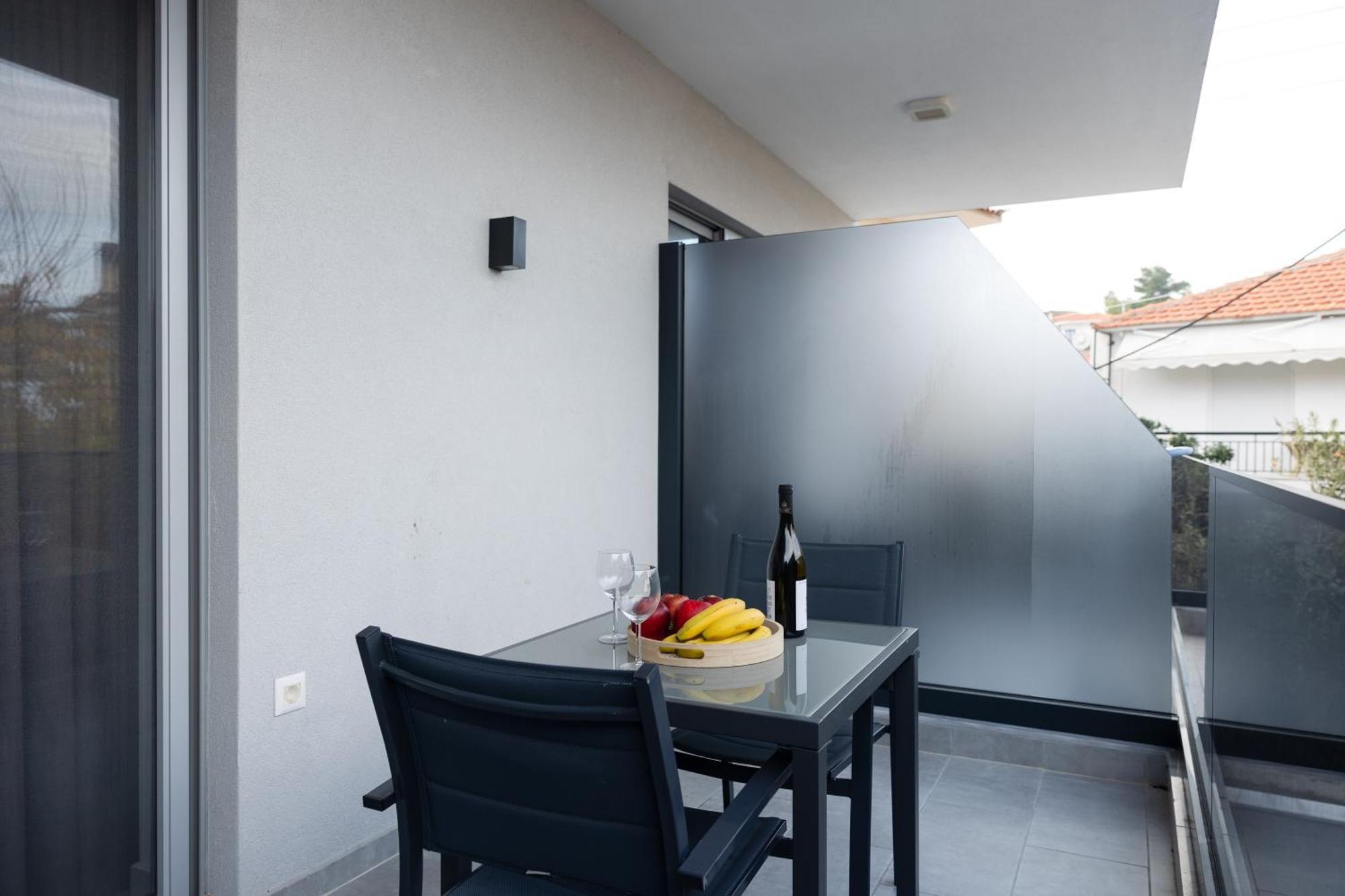 Avgerinos Apartments Polychrono Bagian luar foto